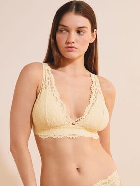 Etam Legende
BRA NO. 8 - TRIANGLE BRALETTE